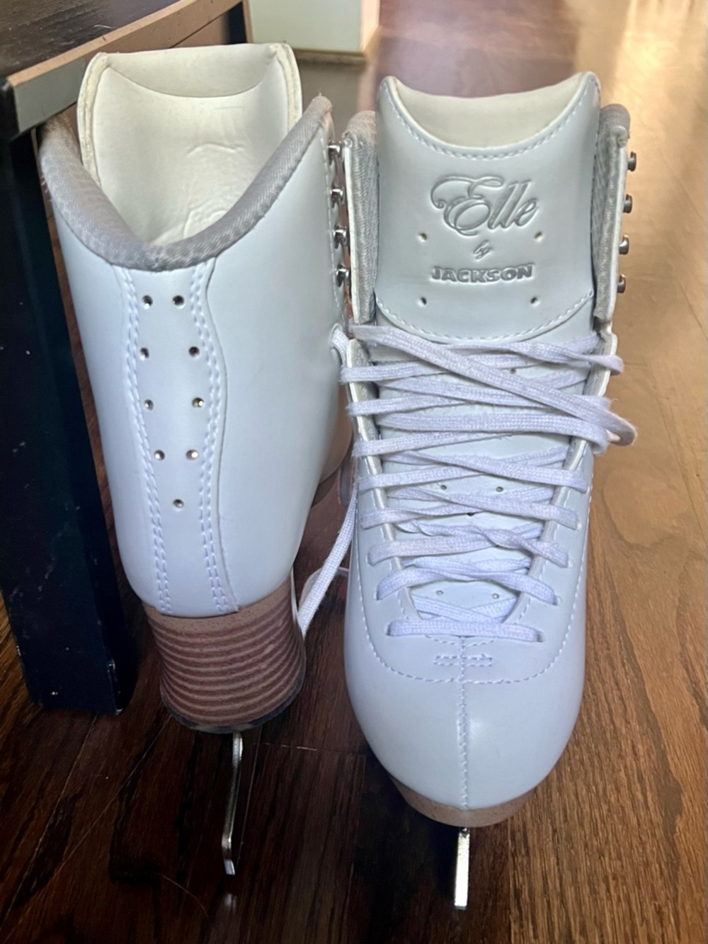 JACKSON White Figure Skates - Elle